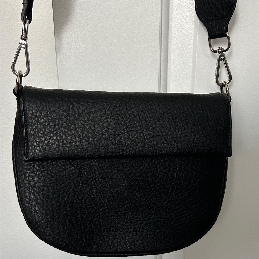 Women’s Urban Originals Black Faux Leather Crossbody Bag With Stylish Wide Strap